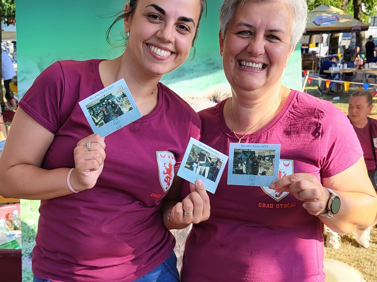 Polaroid fotografije i osvježenje za posjetitelje Eko Etno Gacka